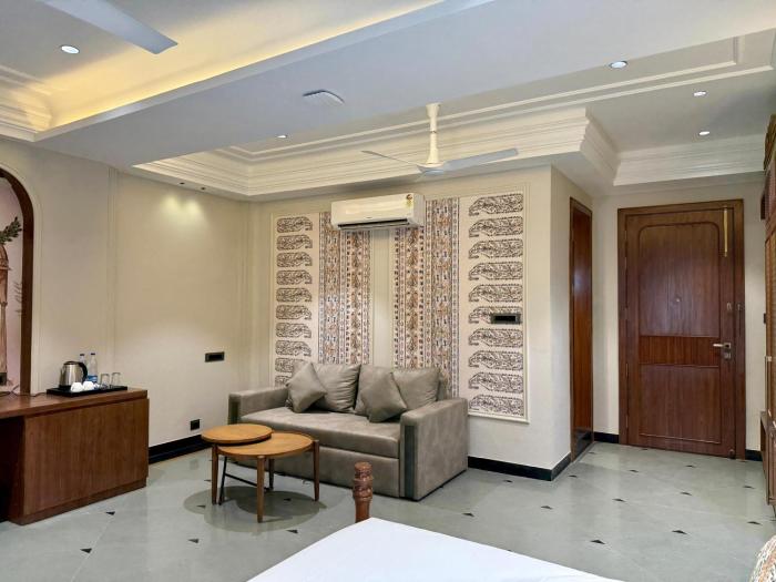 the luxury tiger at lake pichola