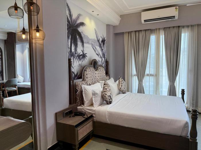 the luxury tiger at lake pichola