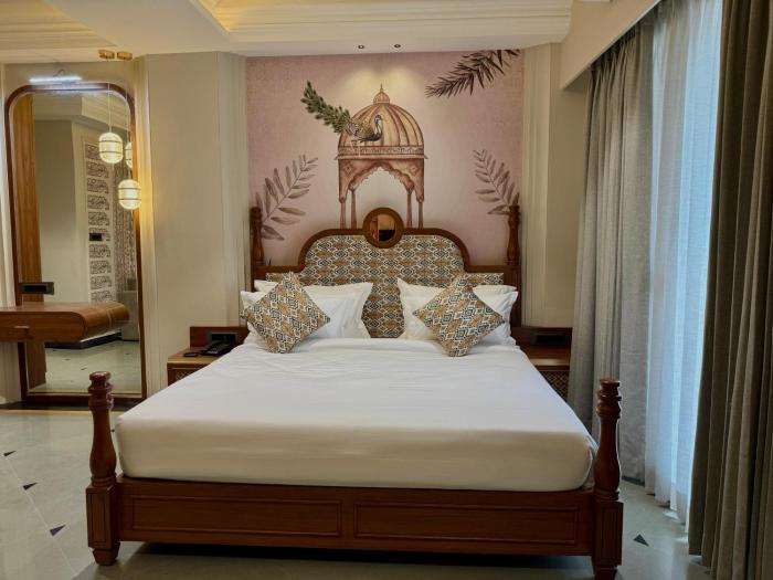 the luxury tiger at lake pichola