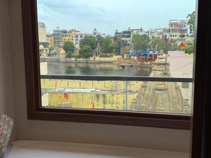 the luxury tiger at lake pichola