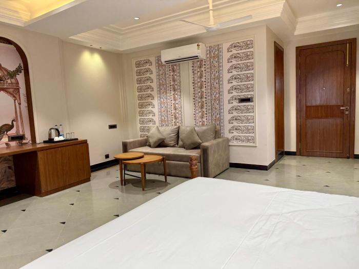 the luxury tiger at lake pichola