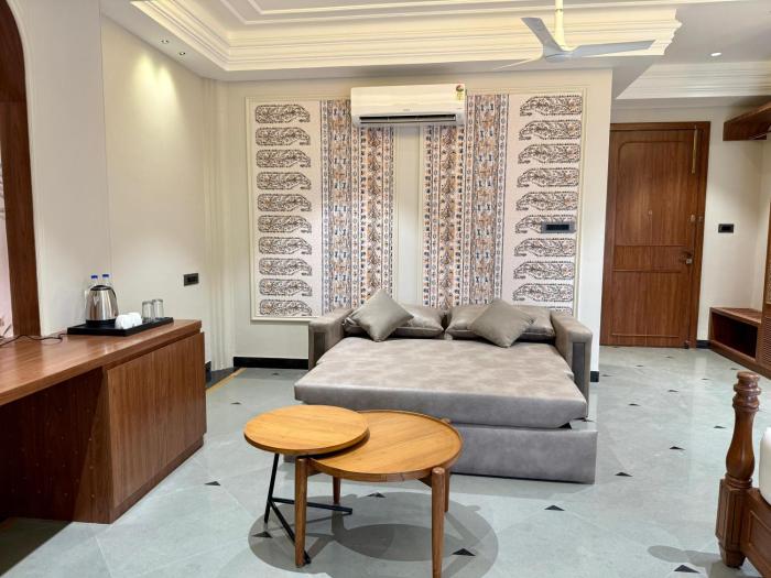 the luxury tiger at lake pichola