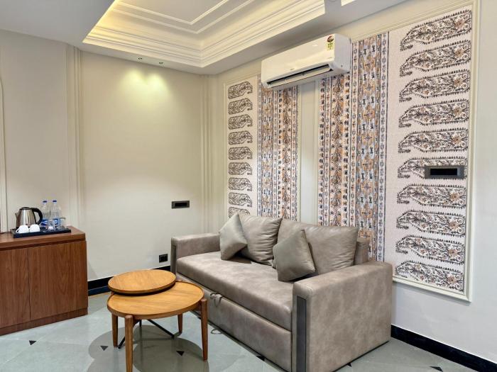 the luxury tiger at lake pichola