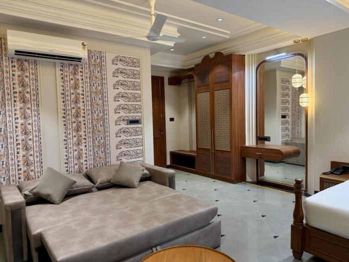 the luxury tiger at lake pichola