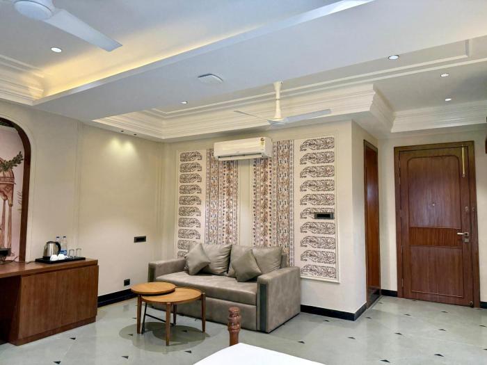 the luxury tiger at lake pichola