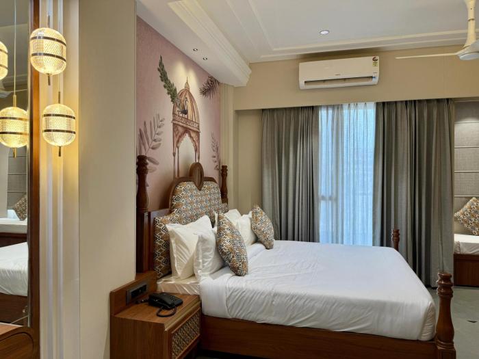 the luxury tiger at lake pichola