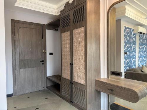 the luxury tiger at lake pichola