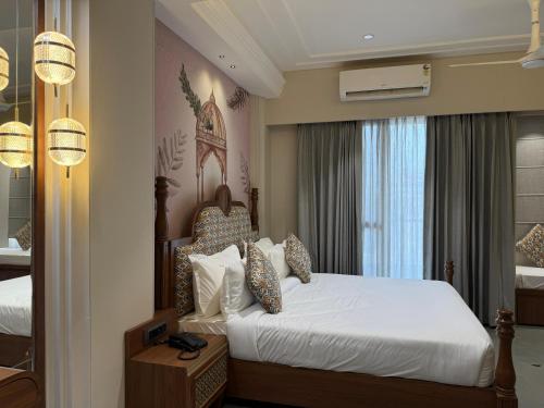 the luxury tiger at lake pichola