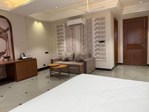 the luxury tiger at lake pichola