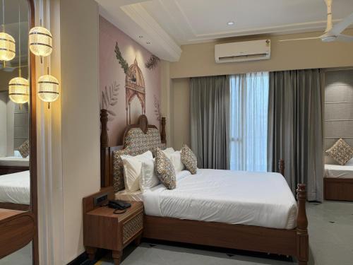 the luxury tiger at lake pichola