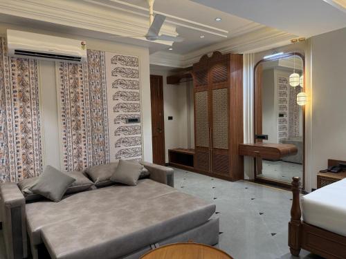 the luxury tiger at lake pichola