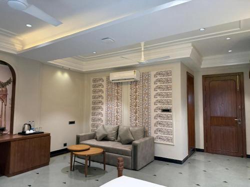 the luxury tiger at lake pichola