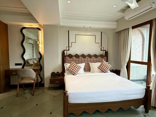 the luxury tiger at lake pichola