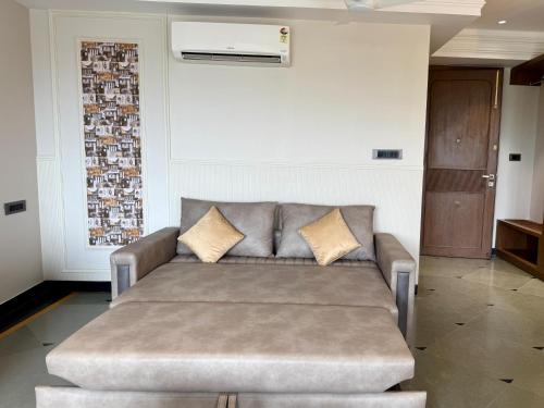 the luxury tiger at lake pichola