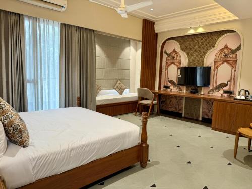 the luxury tiger at lake pichola