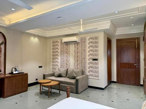 the luxury tiger at lake pichola