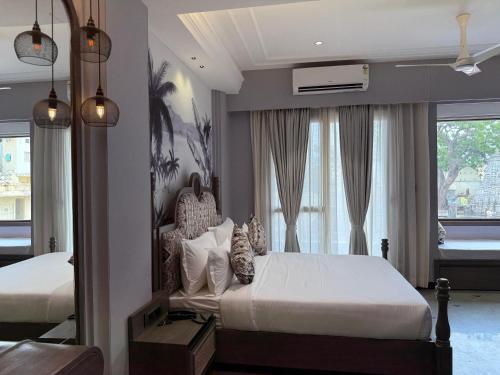 the luxury tiger at lake pichola