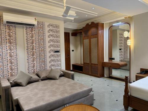 the luxury tiger at lake pichola