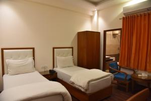 rrooms hotel riddhi grand