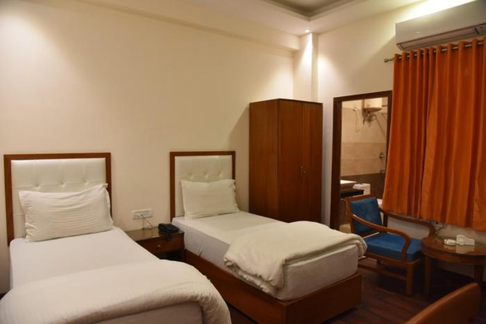 rrooms hotel riddhi grand