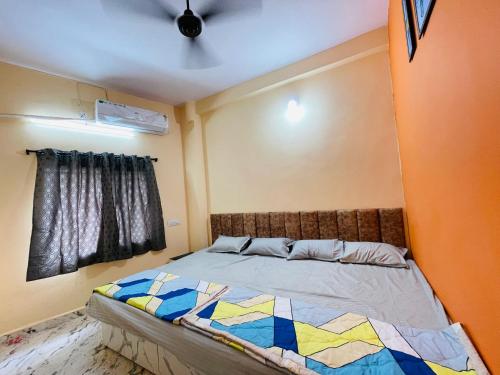 Advik Palace,,2 star