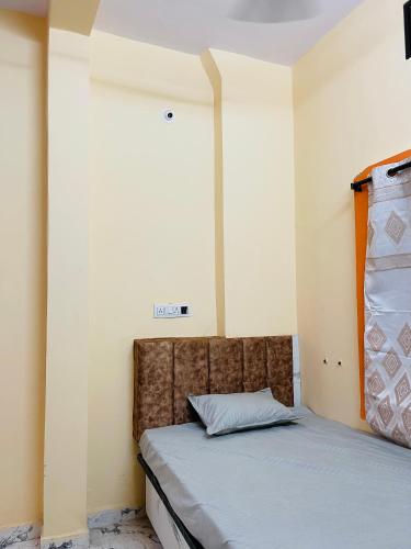 Advik Palace,,2 star