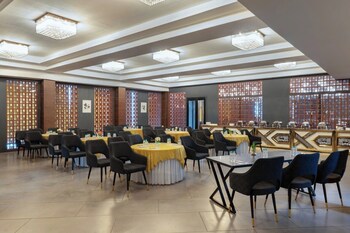 clark inn express rajnagar