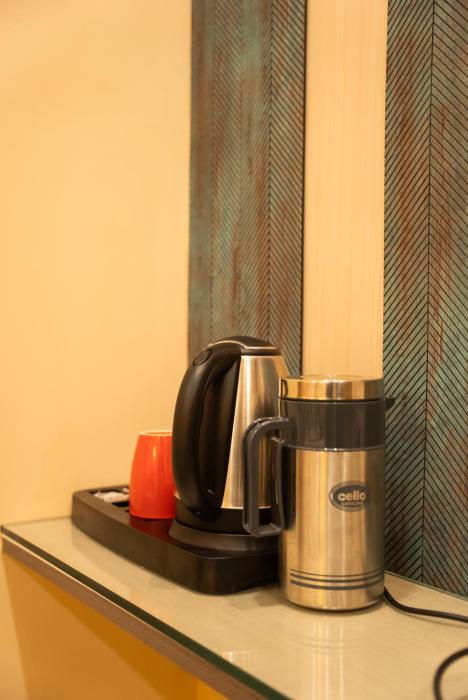 the white roots hotel