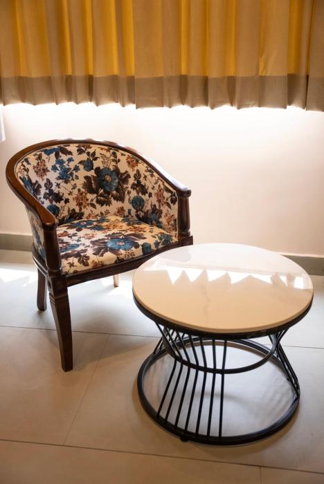 the white roots hotel