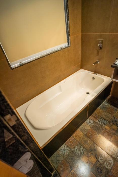 the white roots hotel