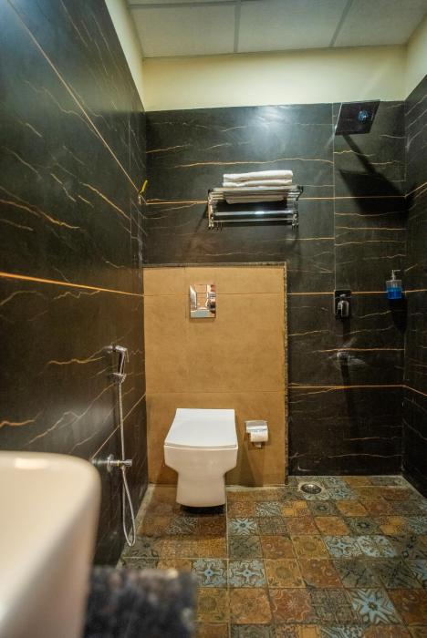 the white roots hotel