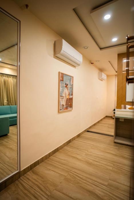 the white roots hotel