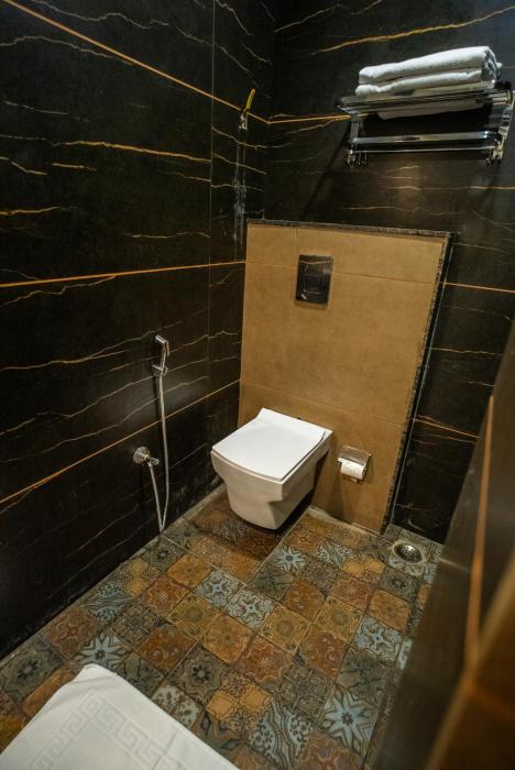 the white roots hotel