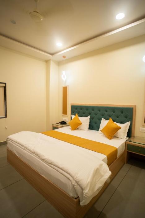 the white roots hotel