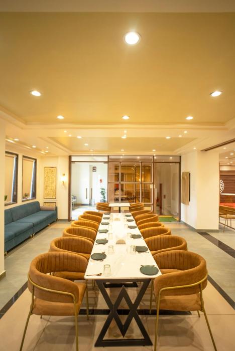 the white roots hotel