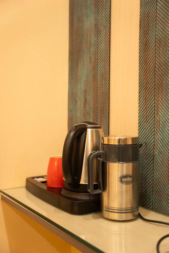 the white roots hotel