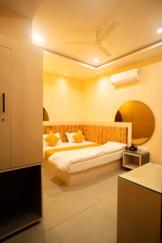 the white roots hotel