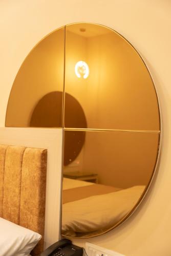 the white roots hotel