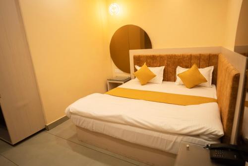 the white roots hotel