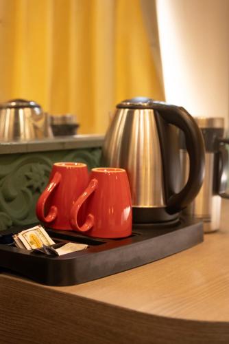 the white roots hotel