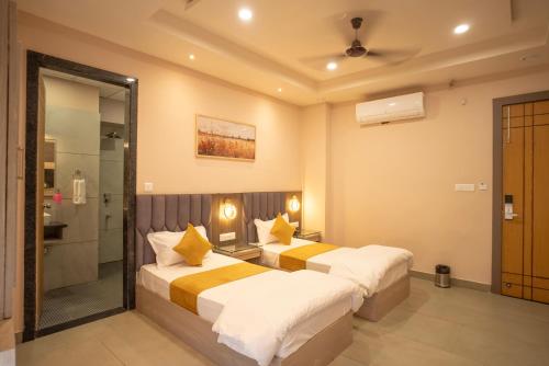 the white roots hotel