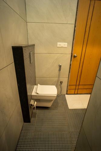 the white roots hotel