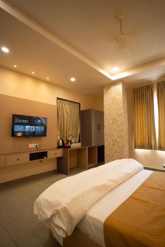 the white roots hotel