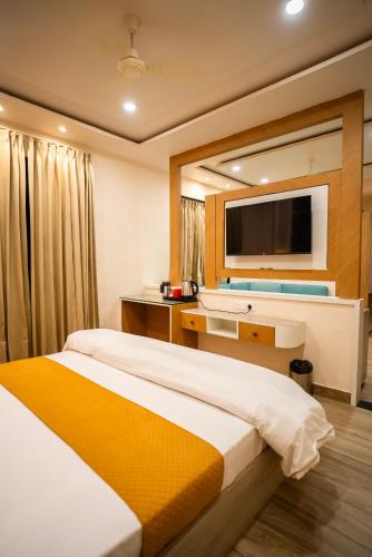 the white roots hotel