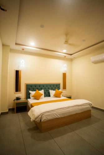 the white roots hotel