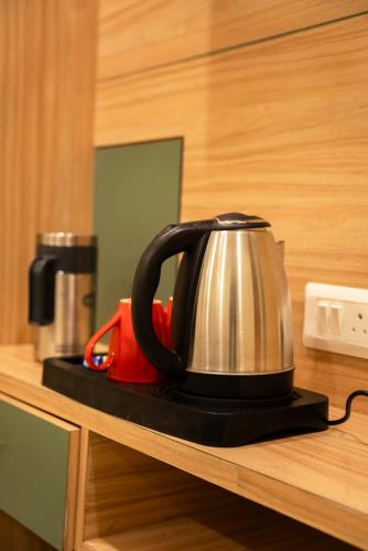 the white roots hotel