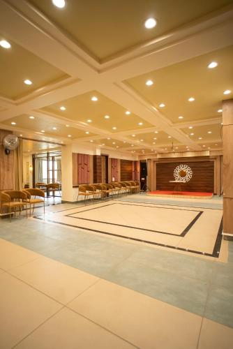 the white roots hotel