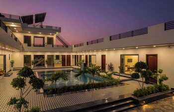 Weekend Wala Ghar,,3 star