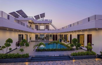 Weekend Wala Ghar,,3 star