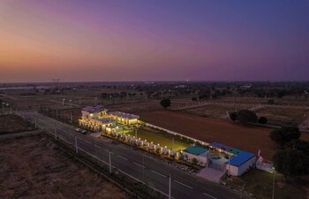 Weekend Wala Ghar,,3 star